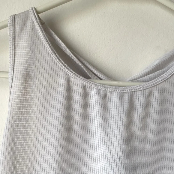 Fabletics twist‎ tie back white workout tank top small  sporty material - Picture 6 of 8